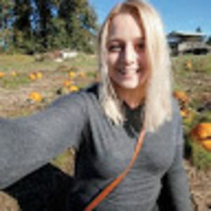 Meet your Posher, Caitlin